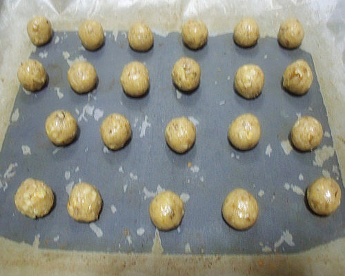 Steps for Making Oat Walnut Balls