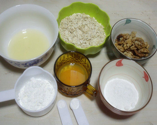 Steps for Making Oat Walnut Balls