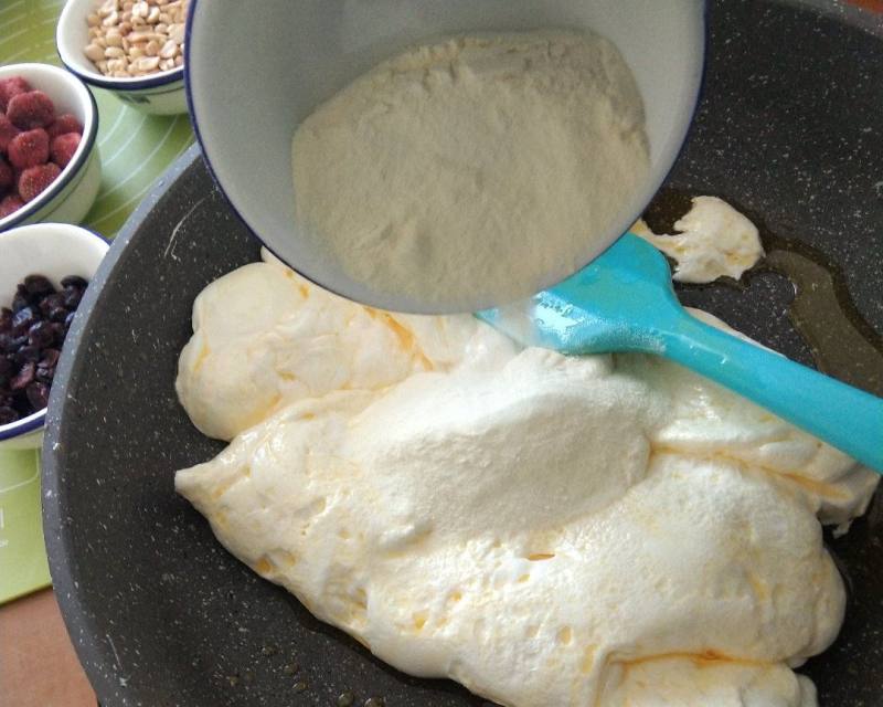 Steps for Making Popular Snowflake Pastry