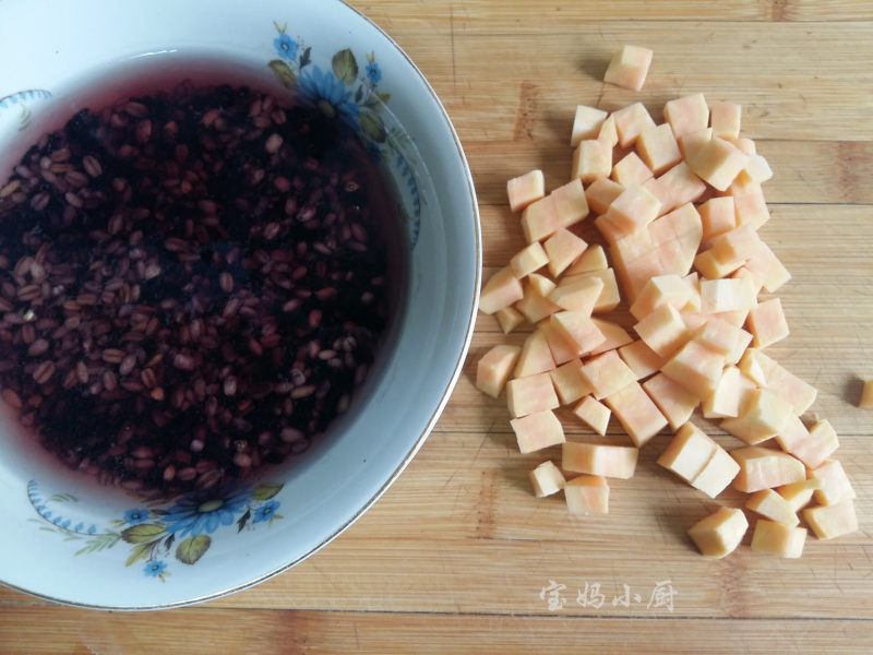 Steps to Make Mixed Grain and Sweet Potato Porridge