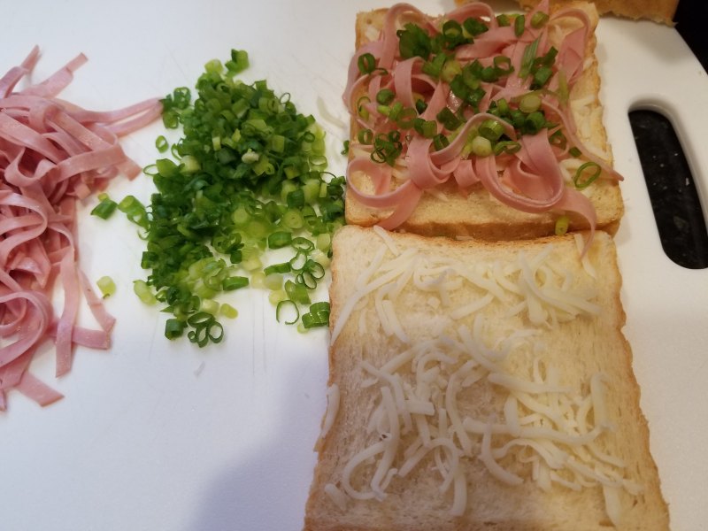 Steps to Make Ham and Cheese Toast