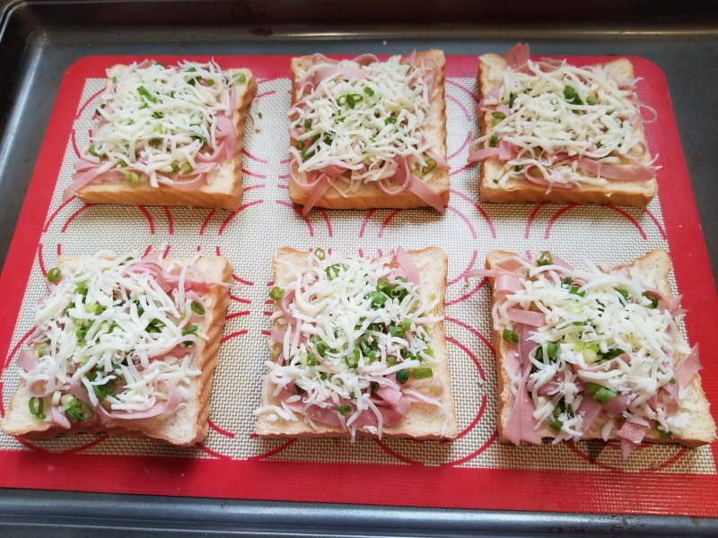 Steps to Make Ham and Cheese Toast