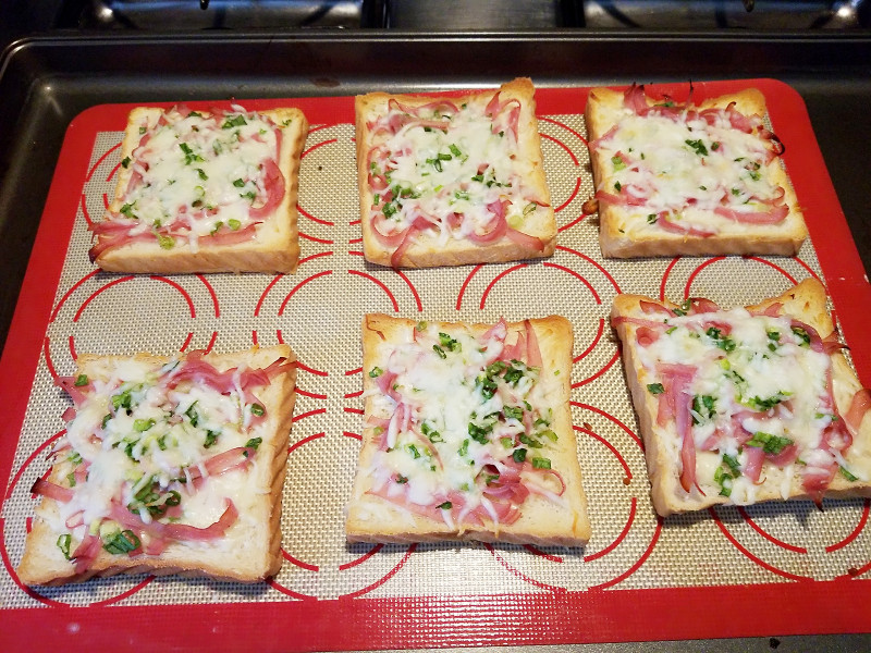 Steps to Make Ham and Cheese Toast