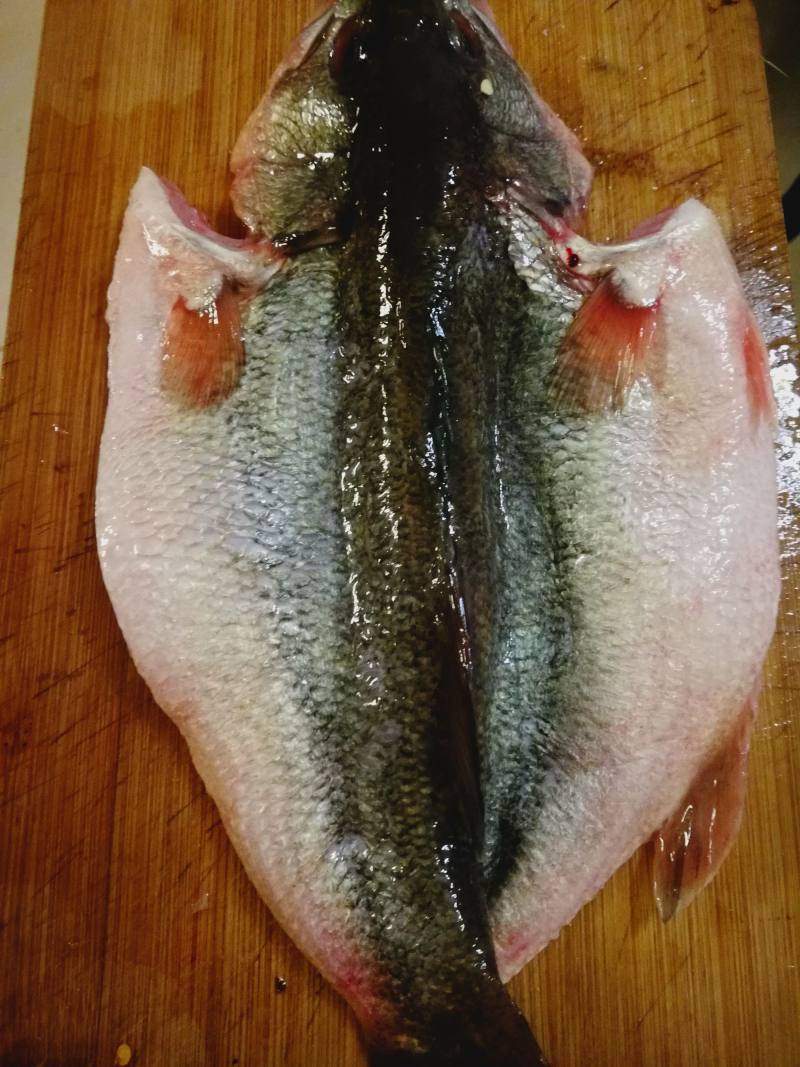 Steps for Making Sea Bass with an Electric Skillet