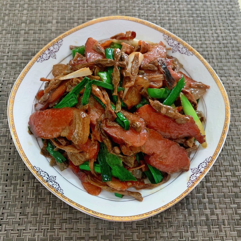 Steps for Cooking Dried Green Beans Stir-Fried with Preserved Pork