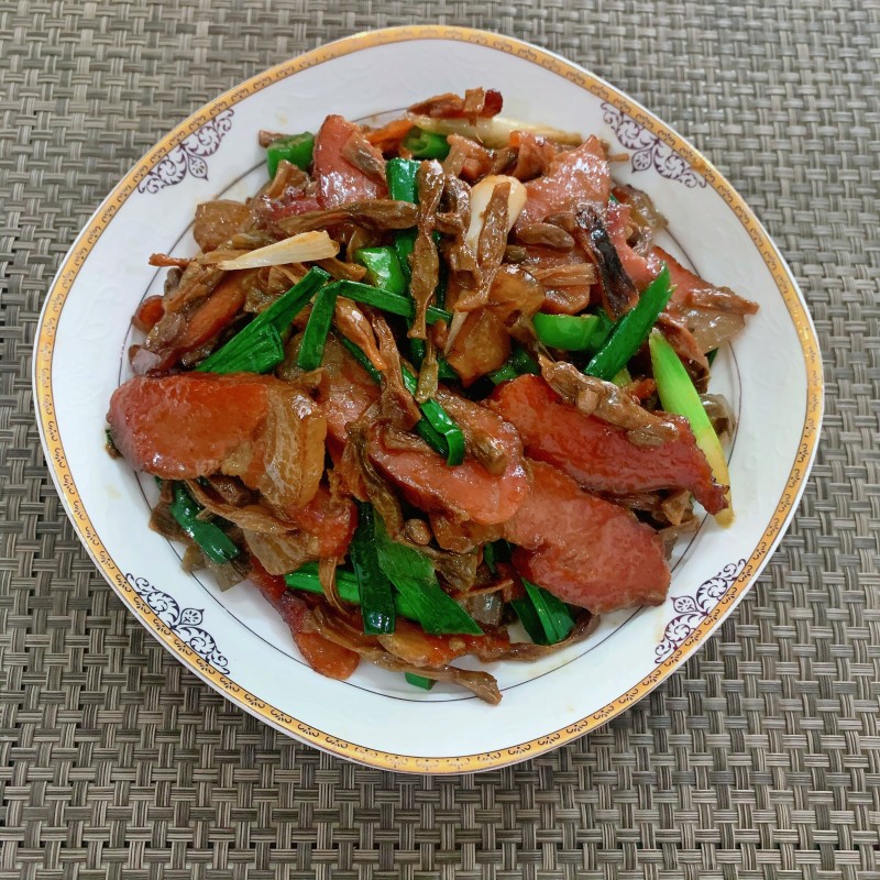 Steps for Cooking Dried Green Beans Stir-Fried with Preserved Pork