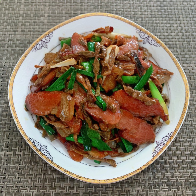 Dried Green Beans Stir-Fried with Preserved Pork