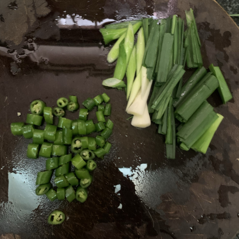 Steps for Cooking Dried Green Beans Stir-Fried with Preserved Pork