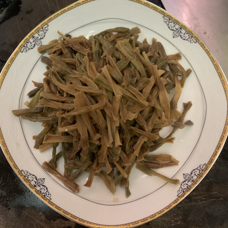 Steps for Cooking Dried Green Beans Stir-Fried with Preserved Pork