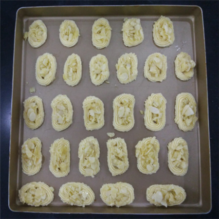 Steps to Make Roman Shield Cookies