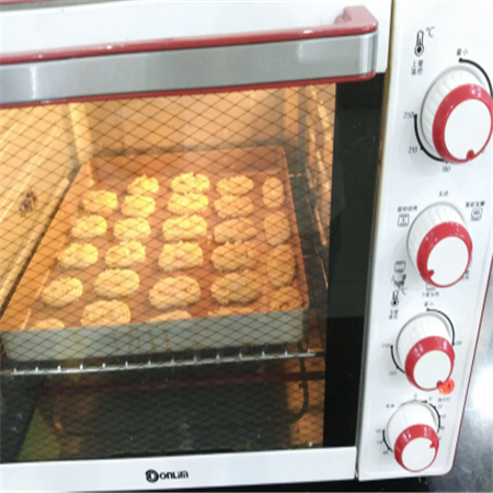 Steps to Make Roman Shield Cookies