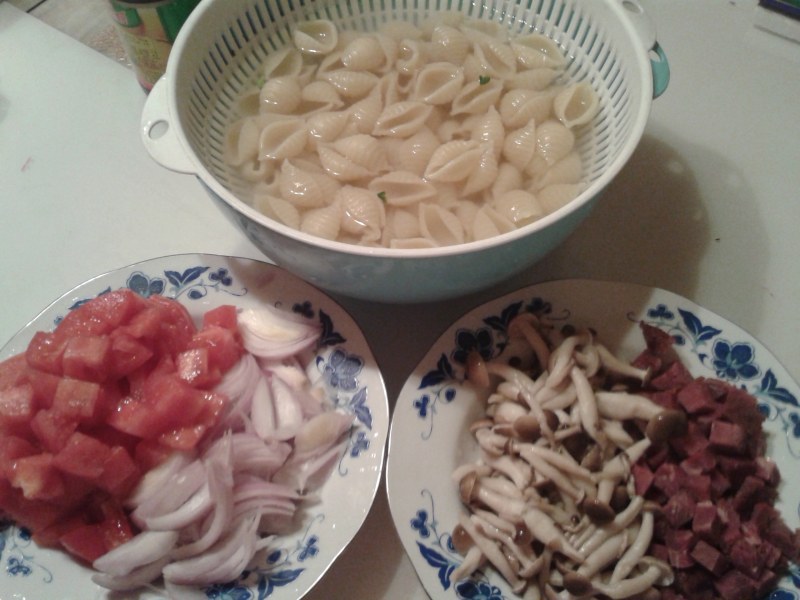 Cooking Steps for Tomato Beef Stir-Fried Italian Conchiglie Pasta