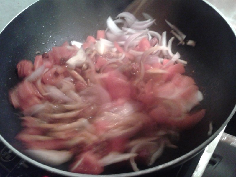 Cooking Steps for Tomato Beef Stir-Fried Italian Conchiglie Pasta