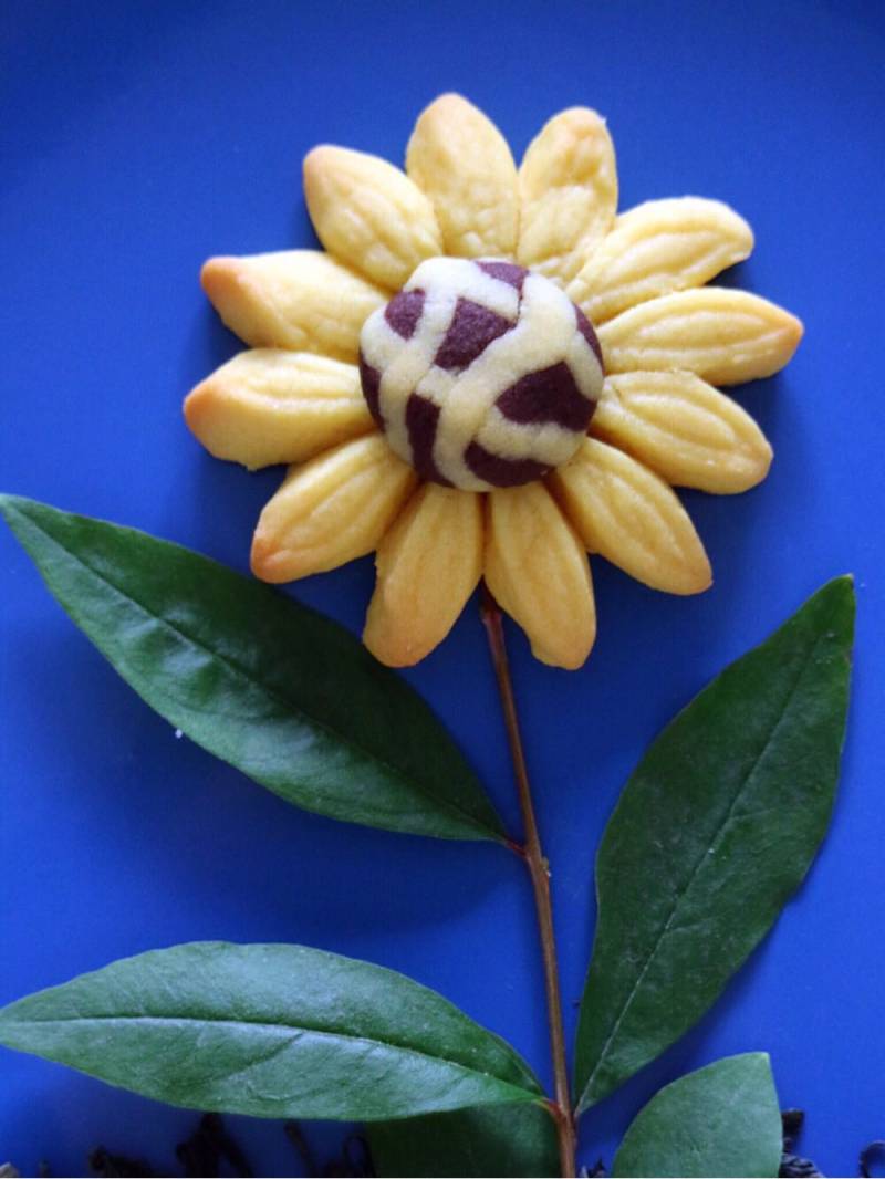 Steps for Making Sunflower Cookies