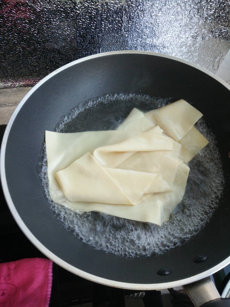 Tofu Skin Spinach Roll Making Steps