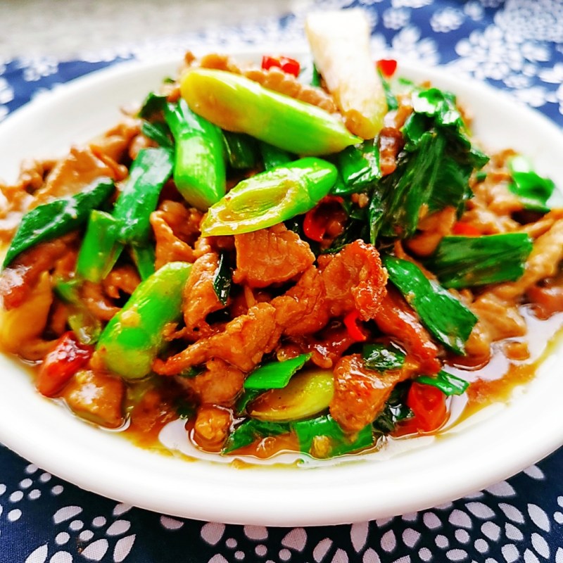 Stir-Fried Garlic Sprouts with Beef