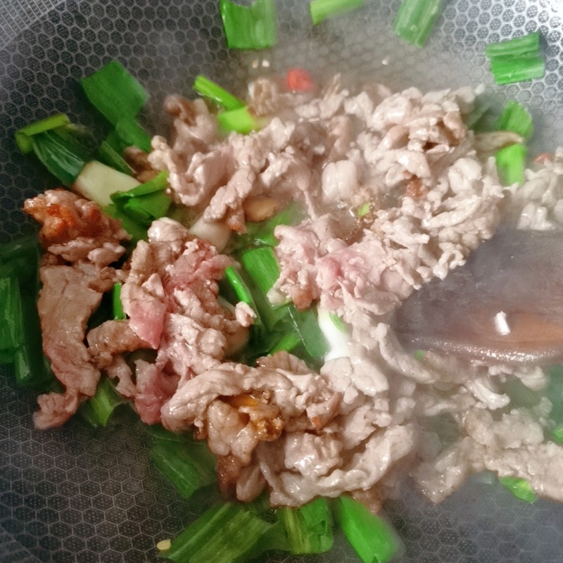 Stir-Fried Garlic Sprouts with Beef - Step 8