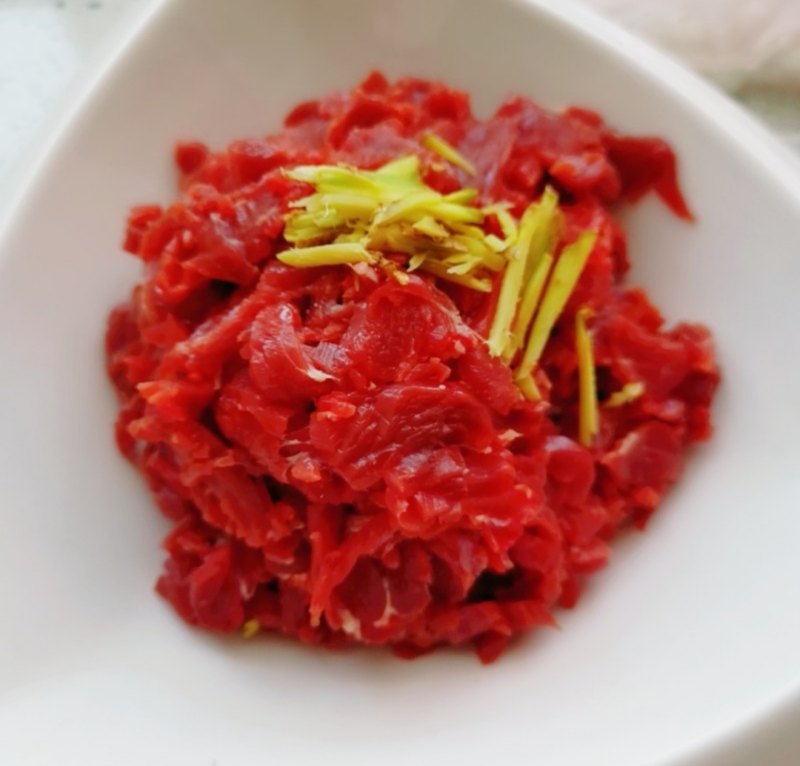 Stir-Fried Garlic Sprouts with Beef - Step 1