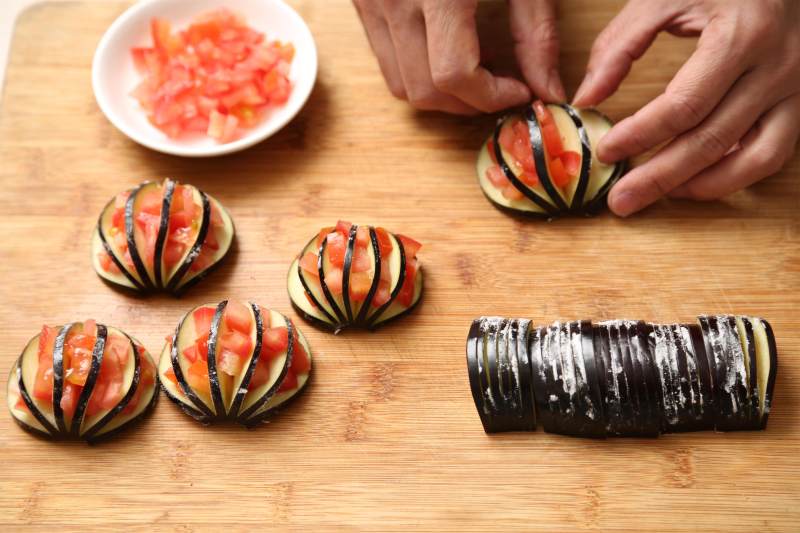 Steps for Making Eggplant Lanterns