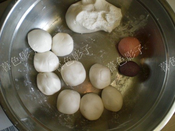 Steps for Making Colorful Glutinous Rice Balls