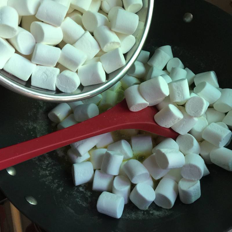 Steps for Making Pumpkin Snowflake Pastry