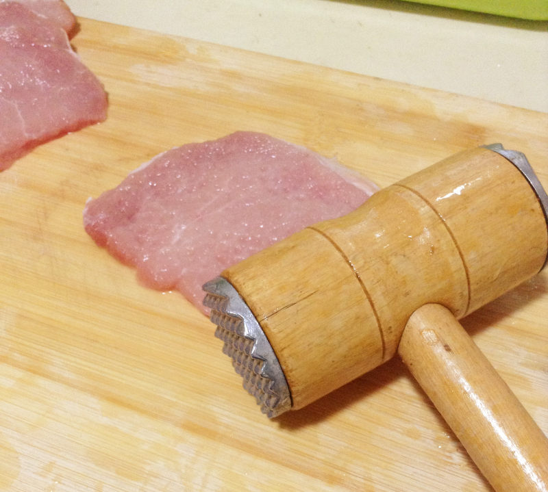 Steps for Cooking Three-Flavored Pan-Fried Pork Chop