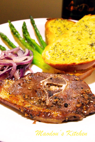 Step-by-step process of making Black Pepper Red Wine Roasted Lamb Chops with Garlic Bread