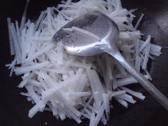 Steps for Stir-fried Beef with Radish Shreds