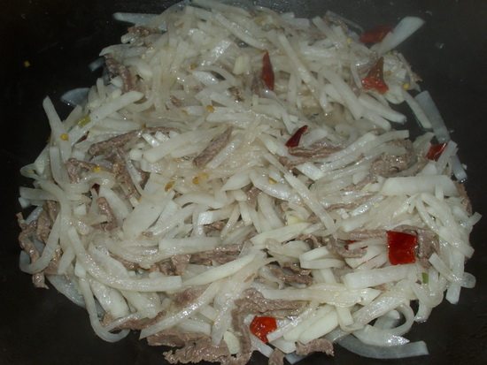 Steps for Stir-fried Beef with Radish Shreds