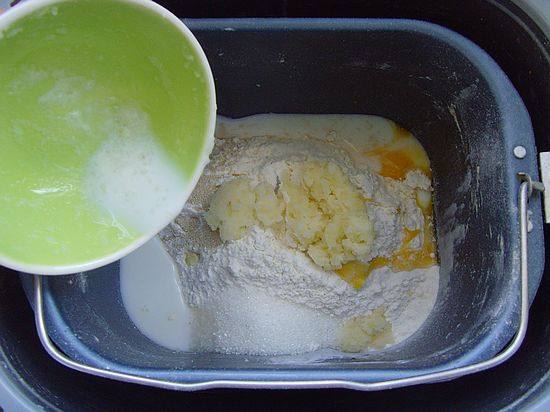 Steps for Making Potato Bread Rolls