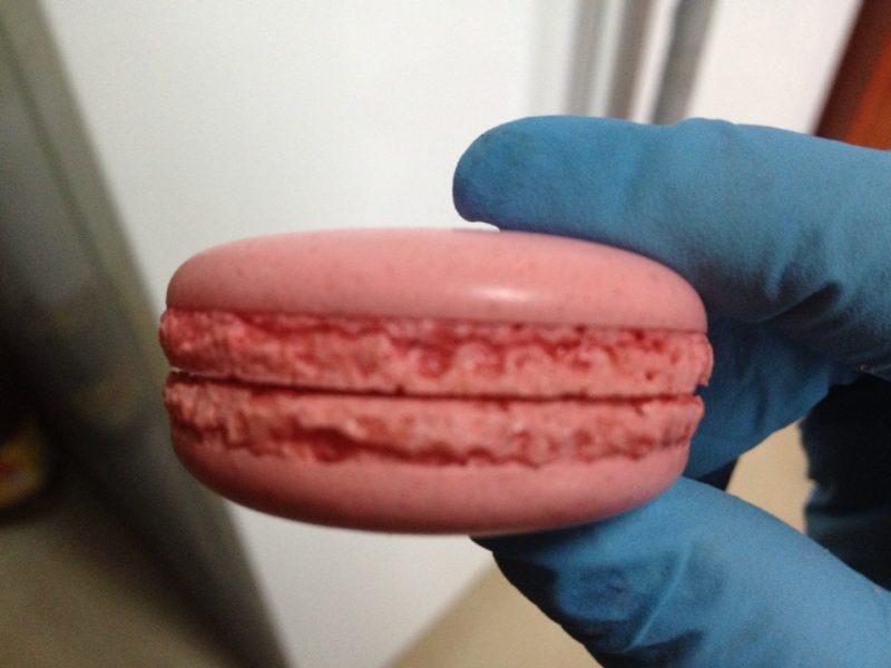 Steps for Making Macarons (Italian)