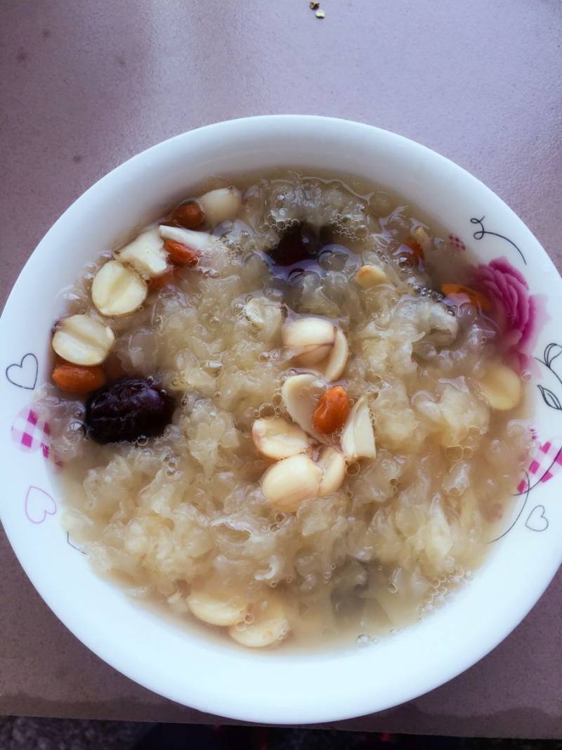 Steps for Cooking Lily, Tremella and Lotus Seed Candy