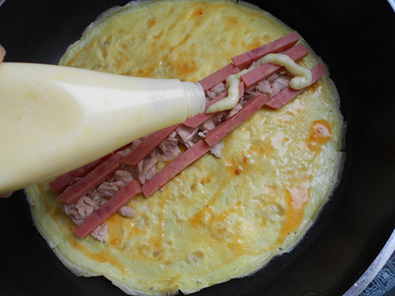 Steps for Cooking Tuna Omelette Roll