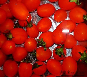 Steps for making Plum-stuffed Cherry Tomatoes