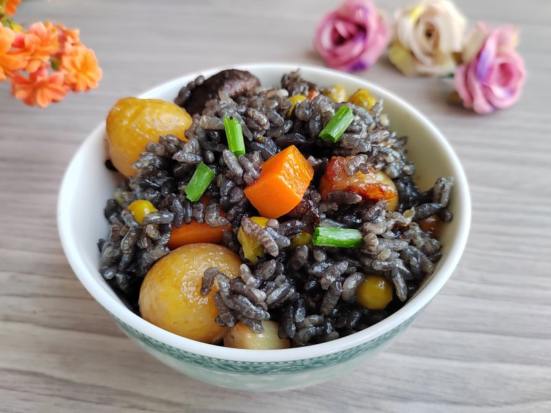 Steps for Cooking Potato and Black Rice Braised Rice
