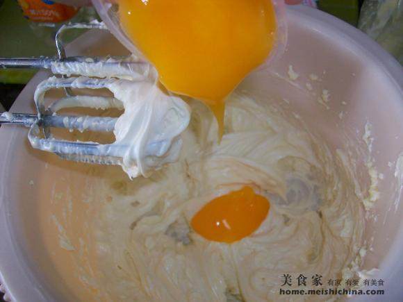 Step-by-Step Instructions for Making Orange Flavor Mickey Mouse Birthday Cake