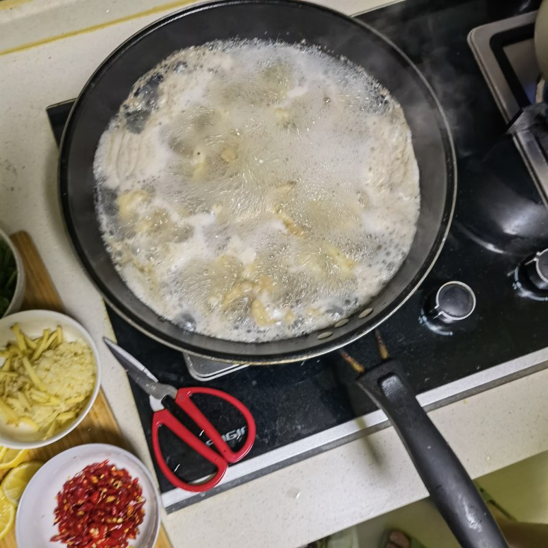 Thai-style Spicy and Sour Boneless Chicken Feet Cooking Steps