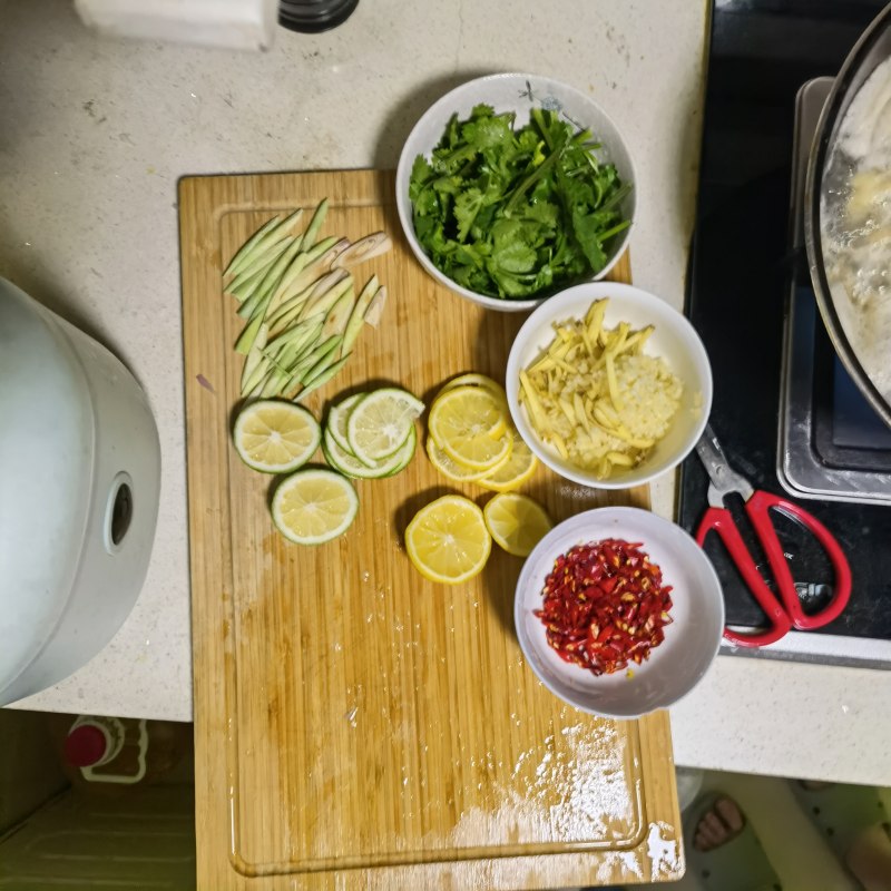 Thai-style Spicy and Sour Boneless Chicken Feet Cooking Steps