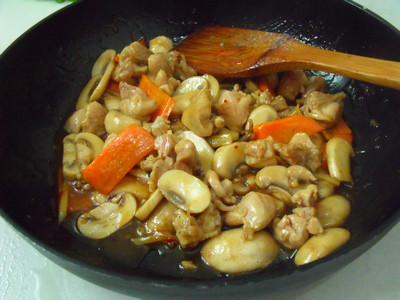 Steps for Making Chicken and Mushroom Stir-Fry