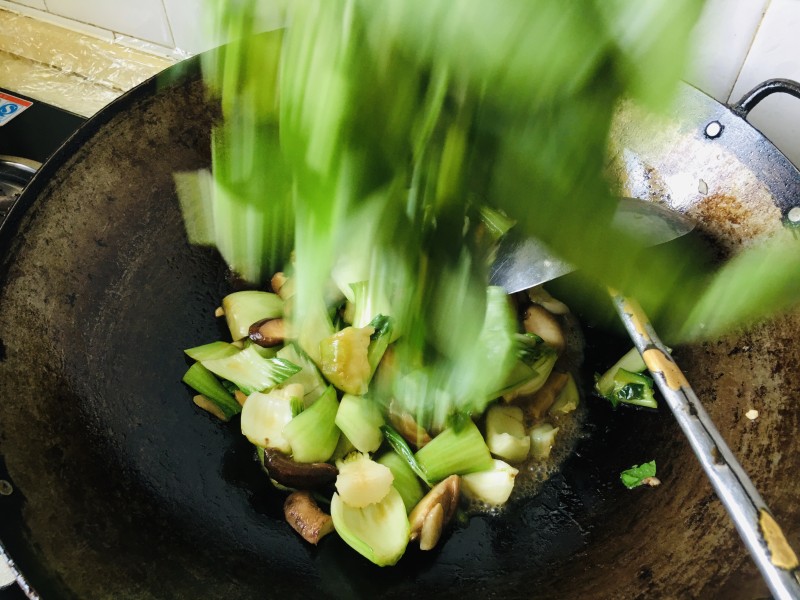 Steps for Cooking Shiitake Mushroom and Oilseed Rape