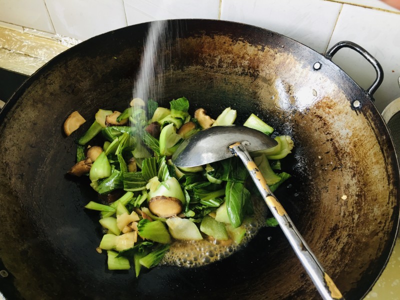 Steps for Cooking Shiitake Mushroom and Oilseed Rape