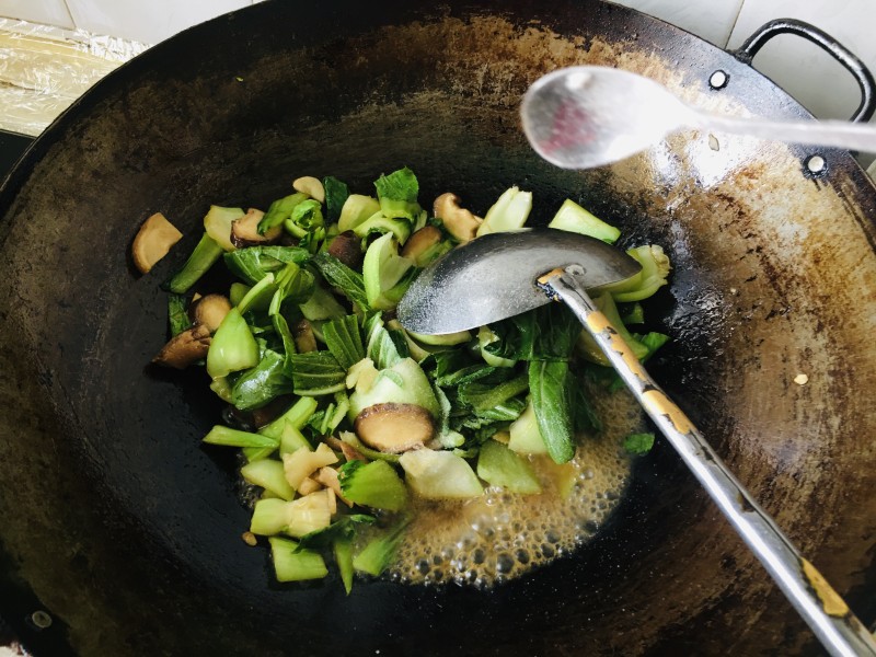 Steps for Cooking Shiitake Mushroom and Oilseed Rape