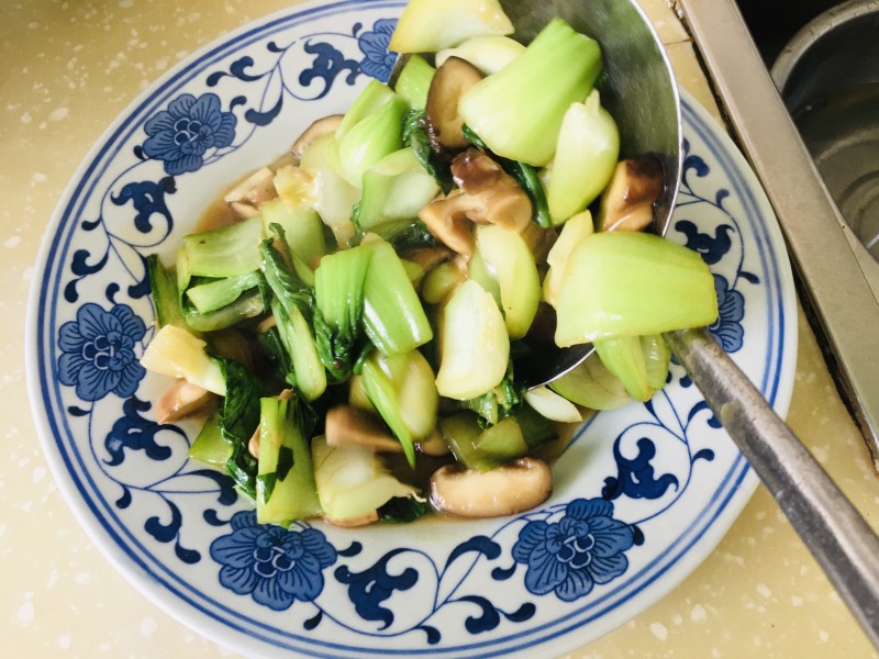 Steps for Cooking Shiitake Mushroom and Oilseed Rape