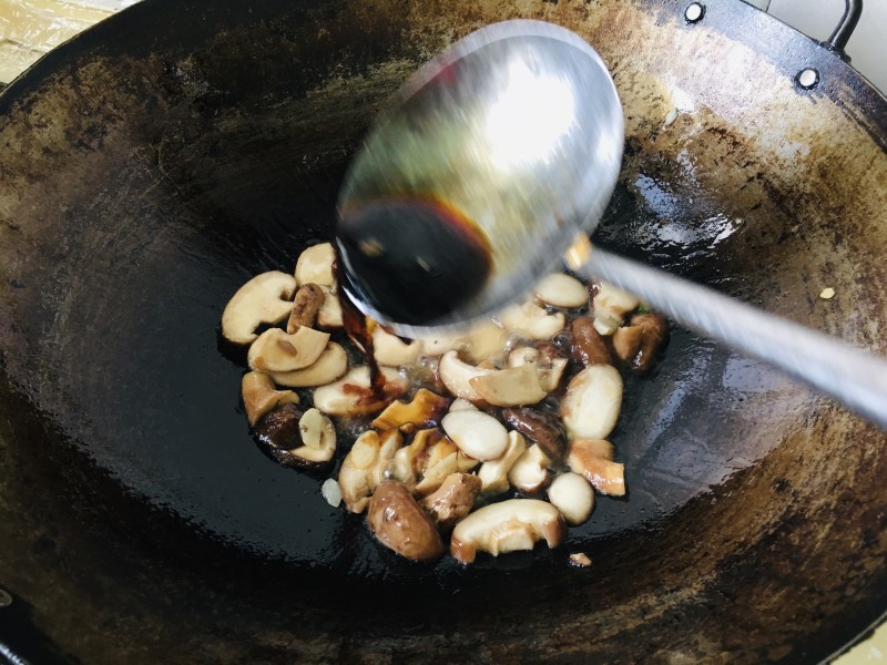 Steps for Cooking Shiitake Mushroom and Oilseed Rape