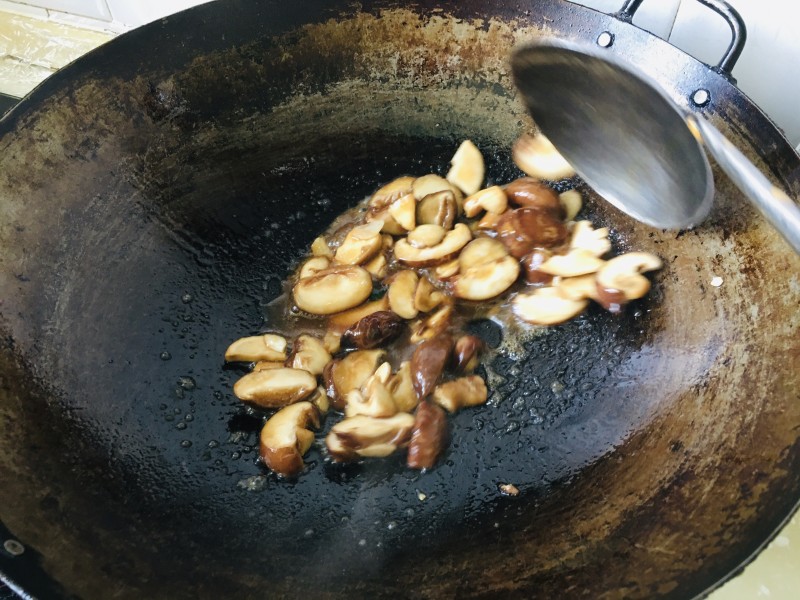 Steps for Cooking Shiitake Mushroom and Oilseed Rape