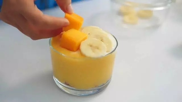 Steps to Make Mango Yogurt Cup