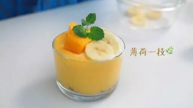 Steps to Make Mango Yogurt Cup