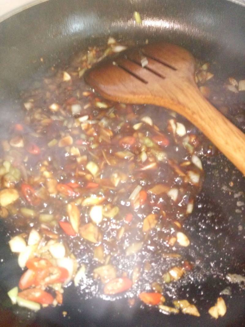 Steps for Making Savory Braised Eggplant