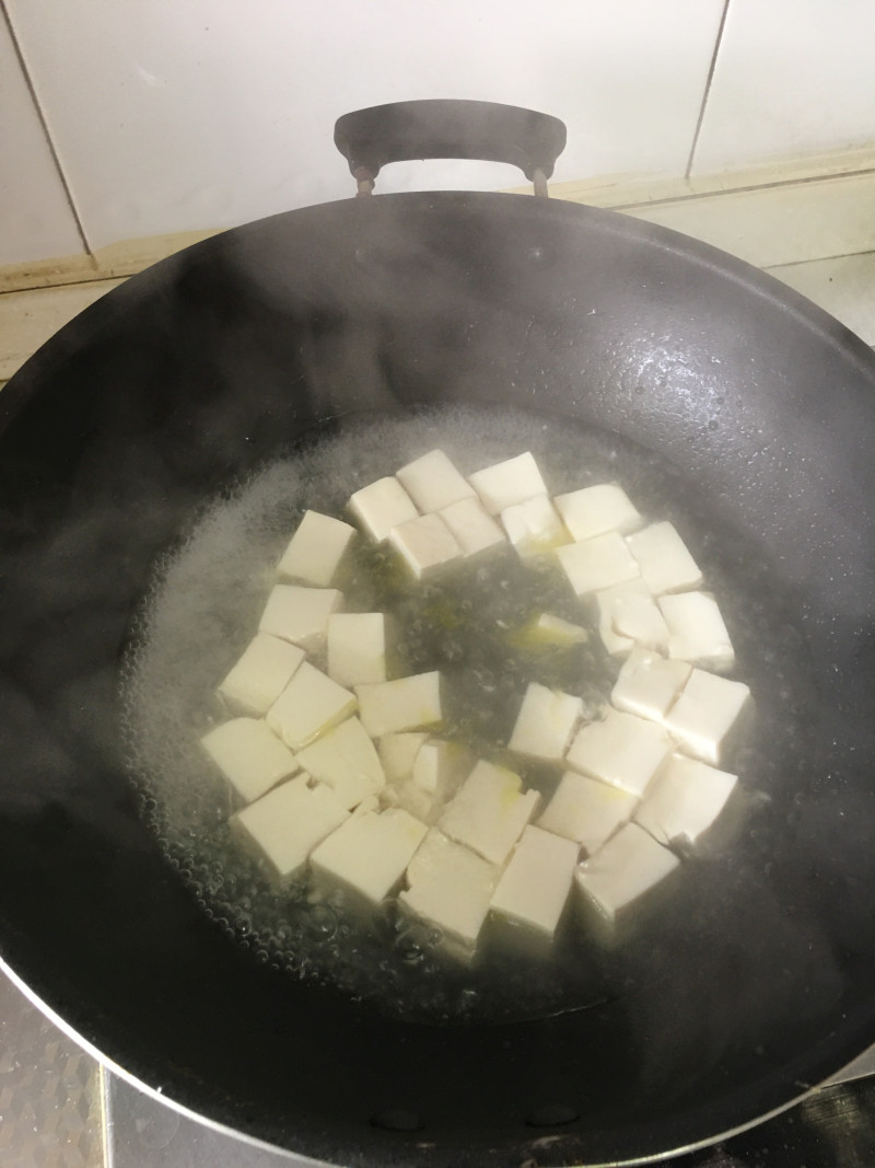 Steps for Making Salted Egg Yolk Shrimp Tofu