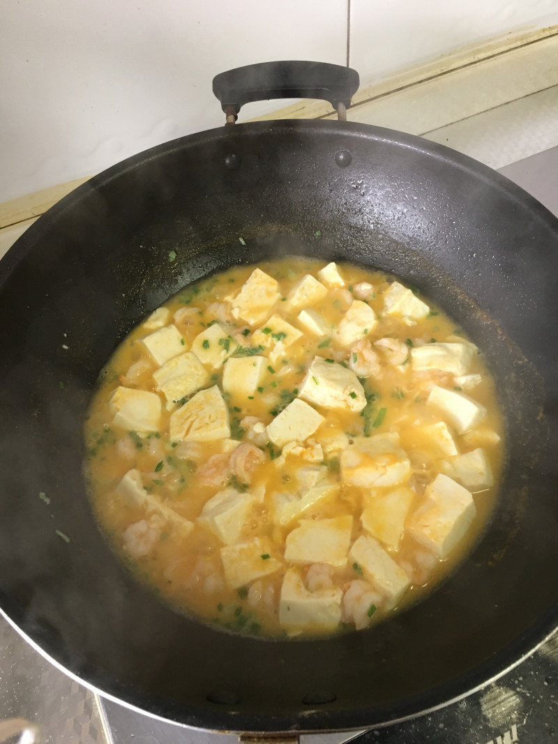 Steps for Making Salted Egg Yolk Shrimp Tofu